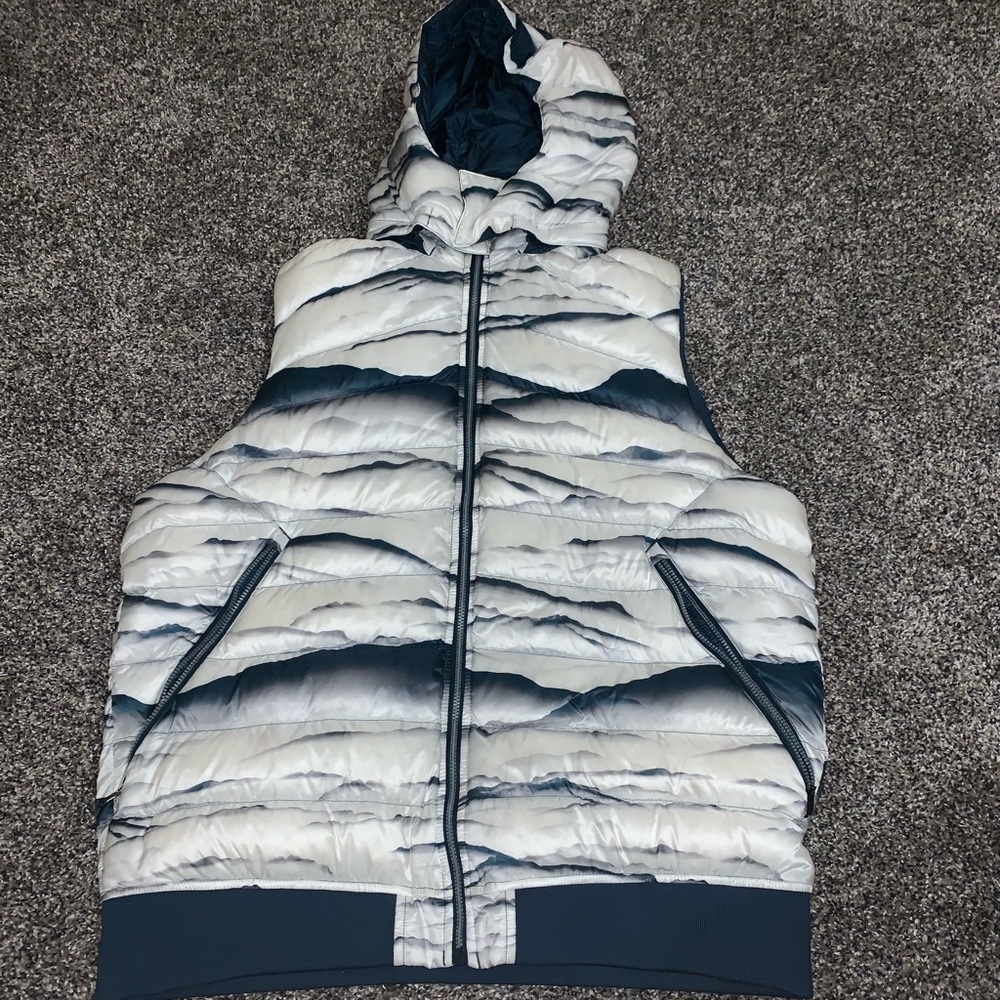 Lululemon Men’s XL white camo puffer vest hoodie